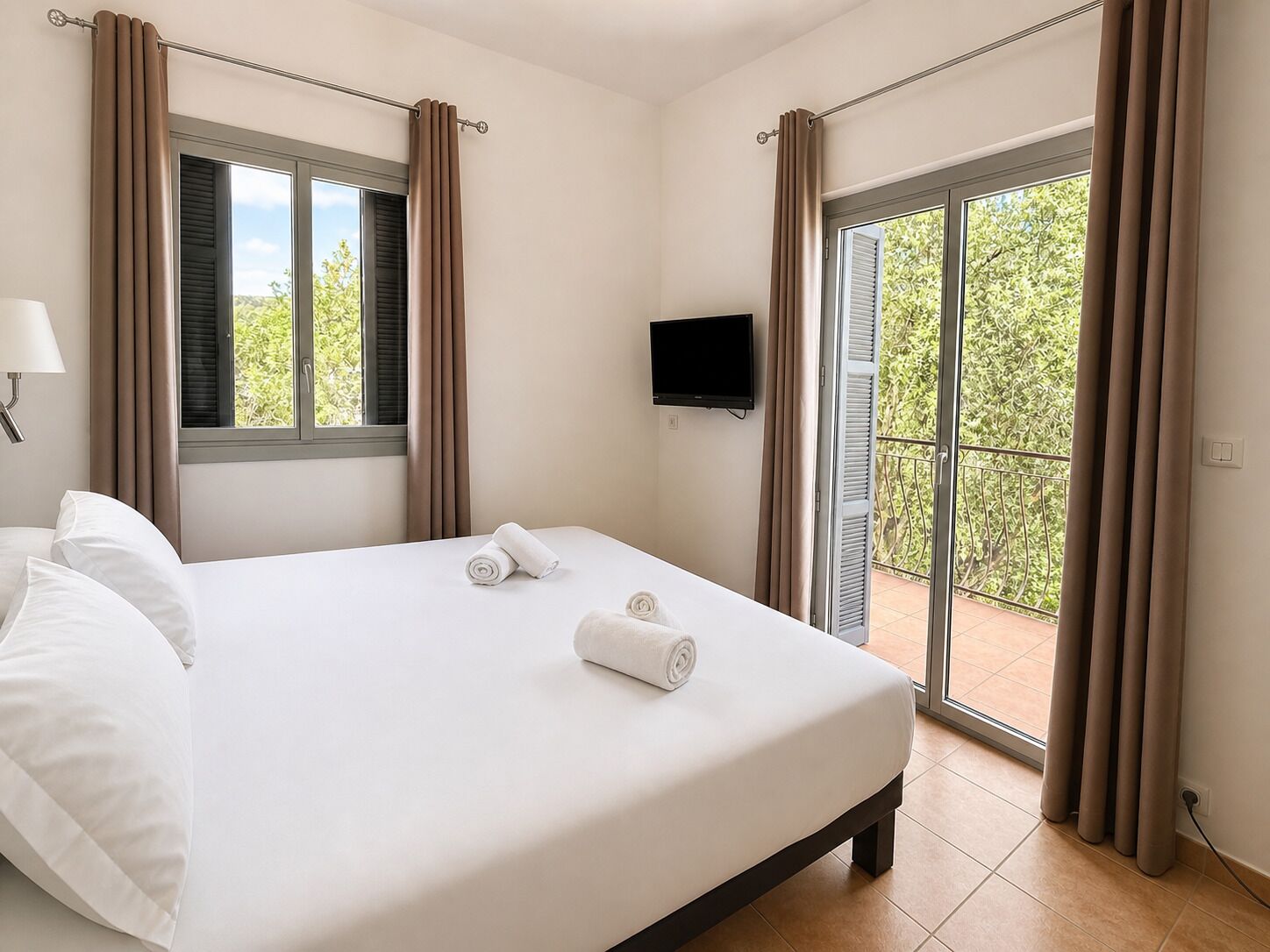 Comfort Double Room, Balcony, Mountain View | Minibar, in-room safe, free cots/infant beds, free WiFi