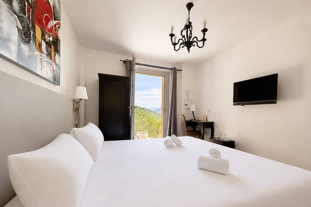 Standard Double Room, Mountain View | Minibar, in-room safe, free cots/infant beds, free WiFi