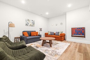 TV, fireplace, video games - Sleeps 20|On Table Rock Lake + Pool + Arcade (Reeds Spring)