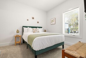 6 bedrooms, desk, iron/ironing board, travel cot - Sleeps 20|On Table Rock Lake + Pool + Arcade (Reeds Spring)
