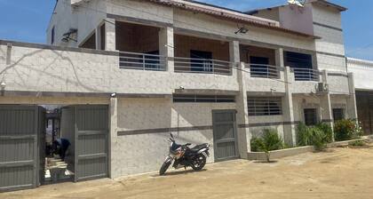 Perfect 3-bedroom 2 baths house with AC Generator, near Lome best beaches