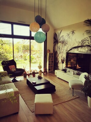 Smart TV - 4.5 km from the beach. Beautiful, quiet house. (Saint-Lormel)