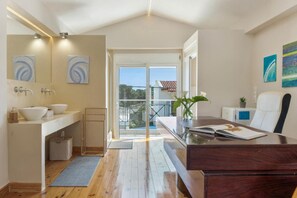 Interior - Gorgeous 8-bedroom House in Artemis town 10 min from airport 200m from the beach (Artemis)