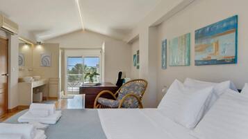8 bedrooms, iron/ironing board, WiFi, bed sheets
