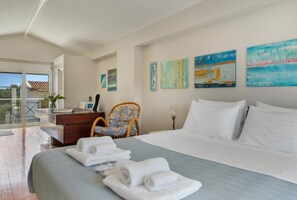 Room - Gorgeous 8-bedroom House in Artemis town 10 min from airport 200m from the beach (Artemis)