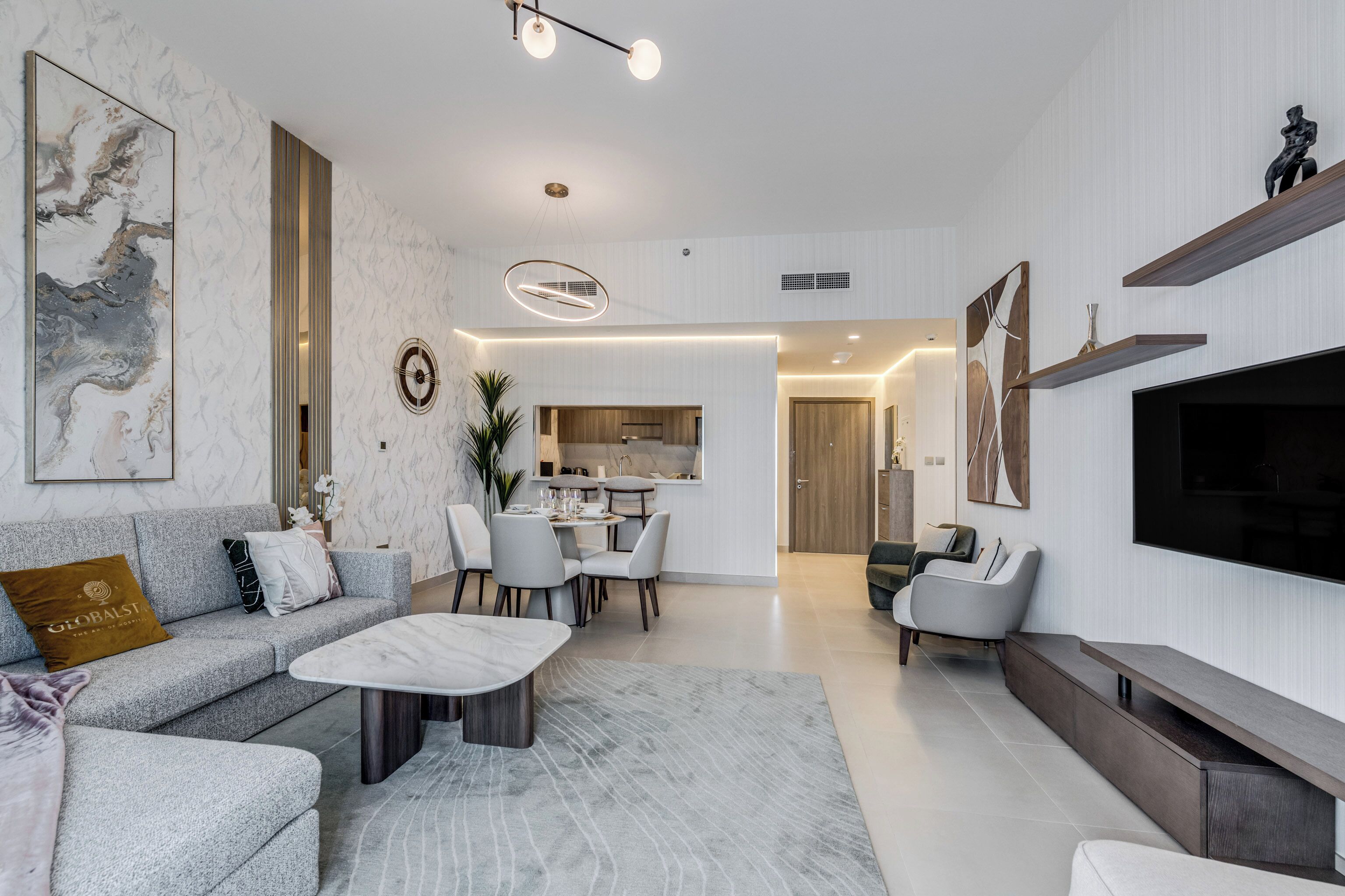 Superior-Apartment, 1 Schlafzimmer, Balkon, Blick auf den Golfplatz | Wohnbereich | 55-Zoll-Smart-TV mit Digitalempfang, Netflix, Streaming-Dienste