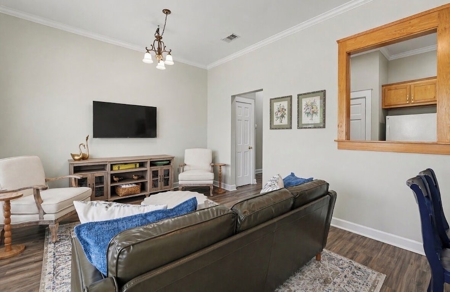 Full Apartment Rental With A Balcony Downtown. Park And Walk To Everything. - Ocean Springs, MS