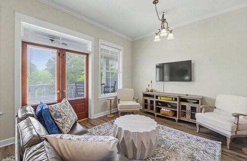 Full apartment rental with a balcony downtown. Park and walk to everything.