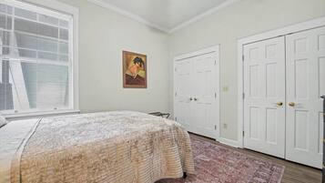 2 bedrooms, desk, iron/ironing board, free WiFi