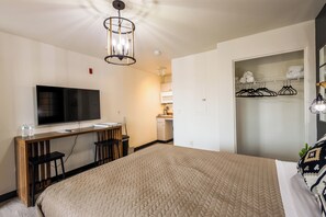 Standard Studio - New Cozy Studio Fast WiFi & Work Desk (Tolleson)