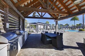 Outdoor dining - Big Chill Bungalow @ Prominence On 30a- walk to the Big Chill- 4 Bikes Provided (Inlet Beach)