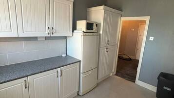 Shared Dormitory, 1 Bedroom, Balcony, Ocean View | Interior