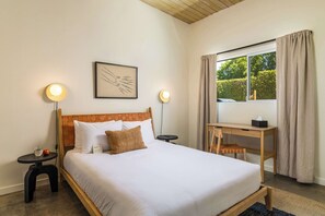 3 bedrooms, desk, iron/ironing board, travel cot - Palm Springs Mid-Century Modern | Designer Pool, Spa, Fire Pit & Mountain Views (Palm Springs)