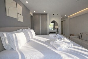 1 bedroom, iron/ironing board, Internet, bed sheets - The Aegean Pearl Athens by ΜΡS (Kallithea)