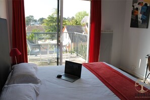 Caja de seguridad en la habitación, wifi gratis y ropa de cama 