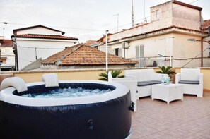Terrace/patio - Residenza Le Sirene - Holiday Home with Jacuzzi and Terrace near Tropea (Santa Domenica)