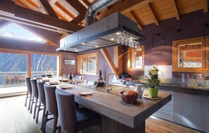 Dining - Chalet 270 m2 | Hammam, gym, balcon + vue montagne (Les Deux Alpes)
