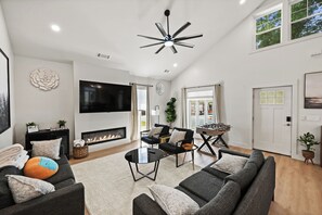 Living area - Executive Loring Heights home by Atlantic Station (Atlanta)