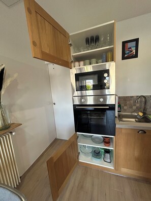 Private kitchen - Comfortable ground floor studio in Dax free parking (Dax)