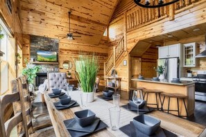 Dining - Smokies Sanctuary (Sevierville)