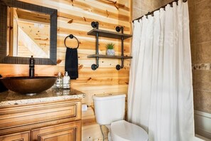 Deluxe Chalet, Mountain View | Bathroom - Smokies Sanctuary (Sevierville)