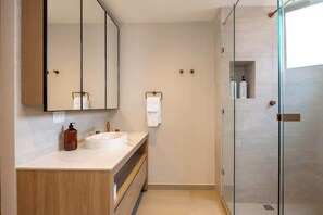 Shower - lEPl Luxury&Elegant Apt W/ Ac & Pool Near Provenza (Medellín)