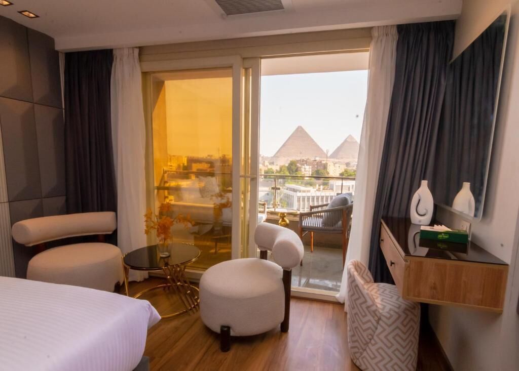 Juniorsvit - balkong - utsikt mot staden