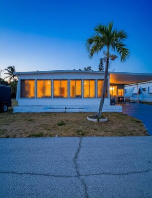 Exterior - Beach House in Paradise (Fort Myers Beach)
