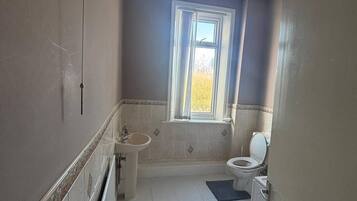 Room, 1 Bedroom, Balcony, Ocean View | Bathroom