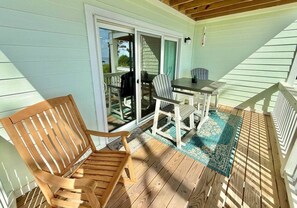 Outdoor dining - Blue Heron: Kayaks, Bay Views & more! (Escambia County)