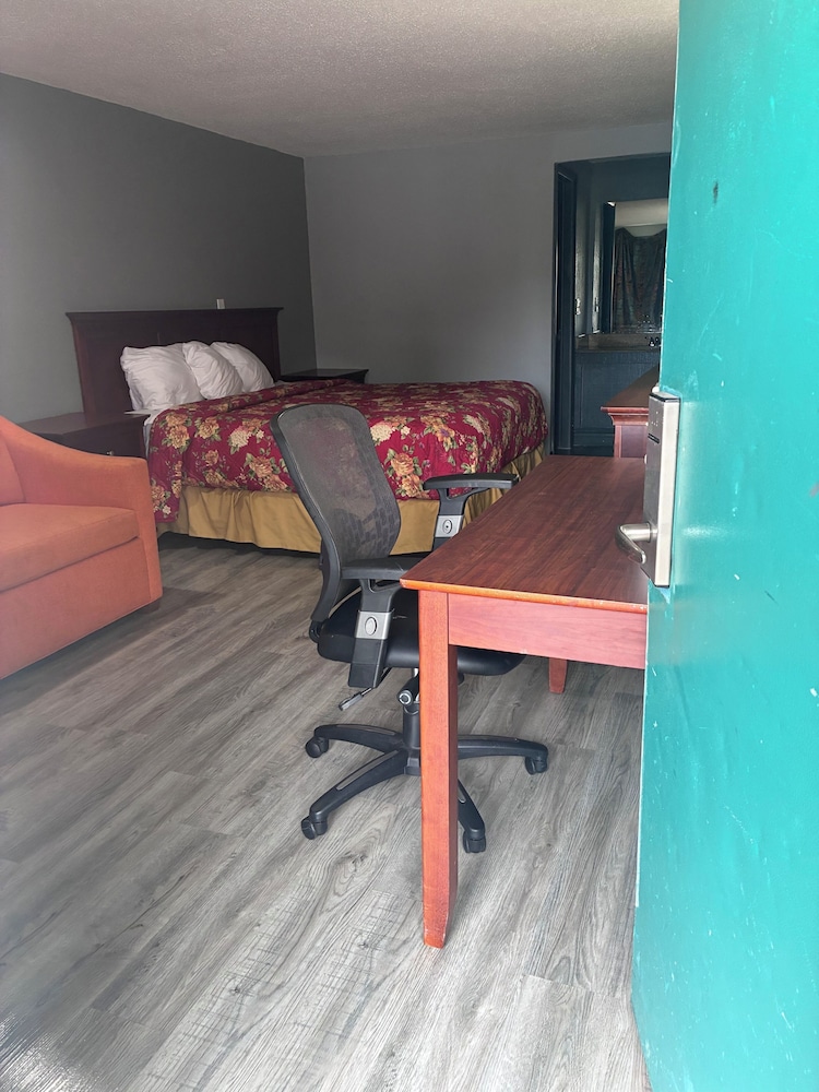 Hometown Inn photo 4