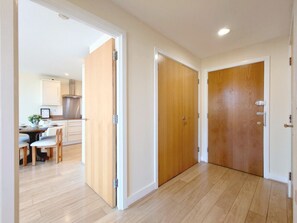 Interior - Stylish Two-Bedroom Apartment near Gallions Reach (Greater London)