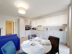 Dining - Luxury One Bed Apartment Near Olympic Park (Greater London)