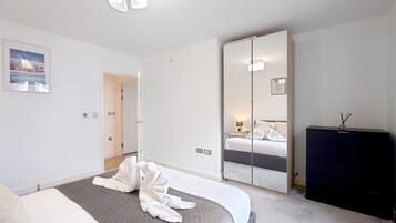 Iron/ironing board, WiFi, bed sheets