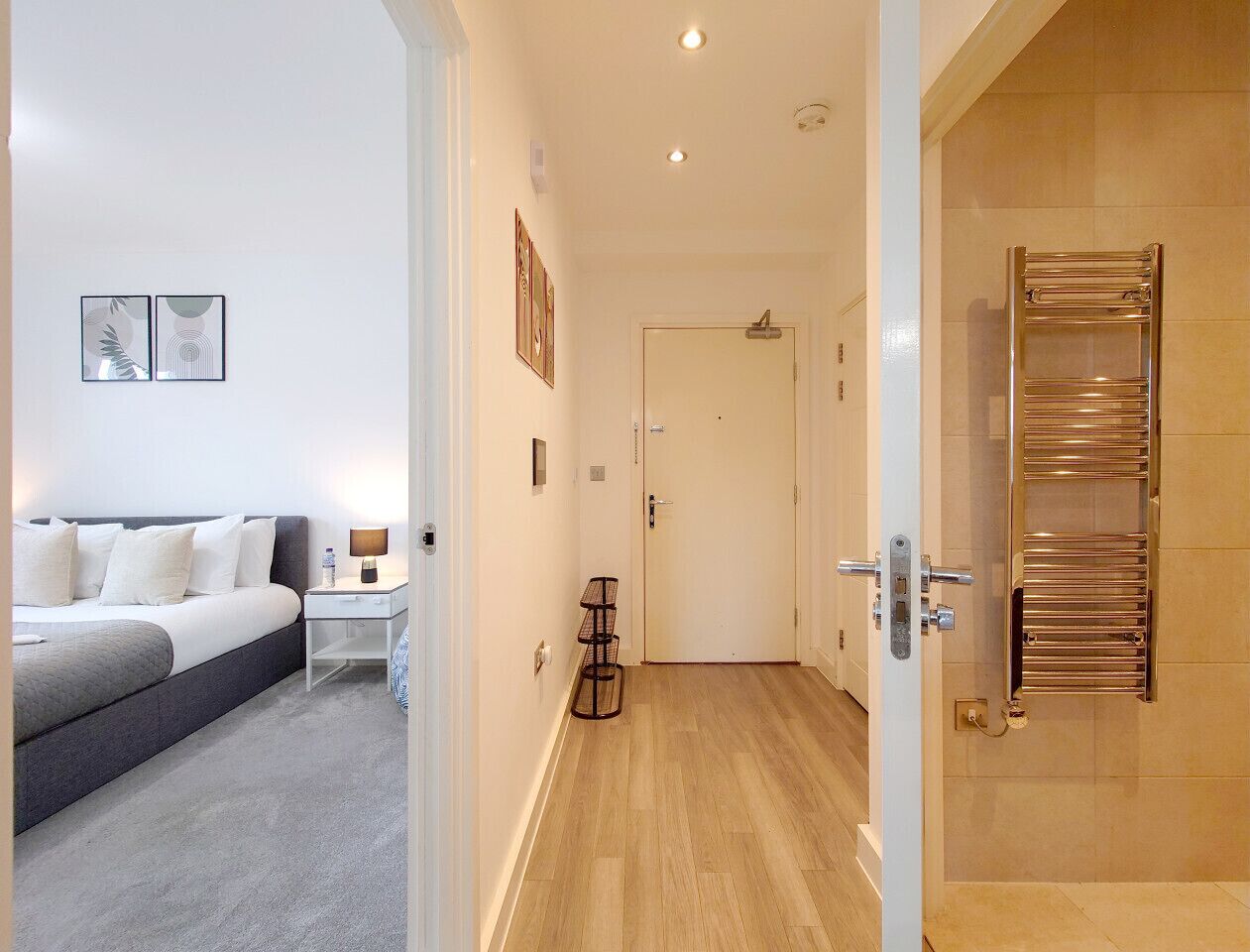 Iron/ironing board, WiFi, bed sheets