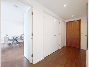 Interior - Deluxe Two-Bed Apartment near London Excel (Greater London)
