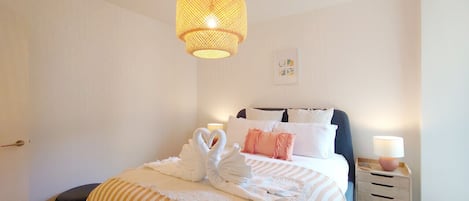 Iron/ironing board, WiFi, bed sheets