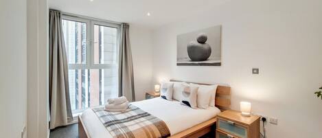 2 habitaciones, tabla de planchar con plancha, wifi y ropa de cama