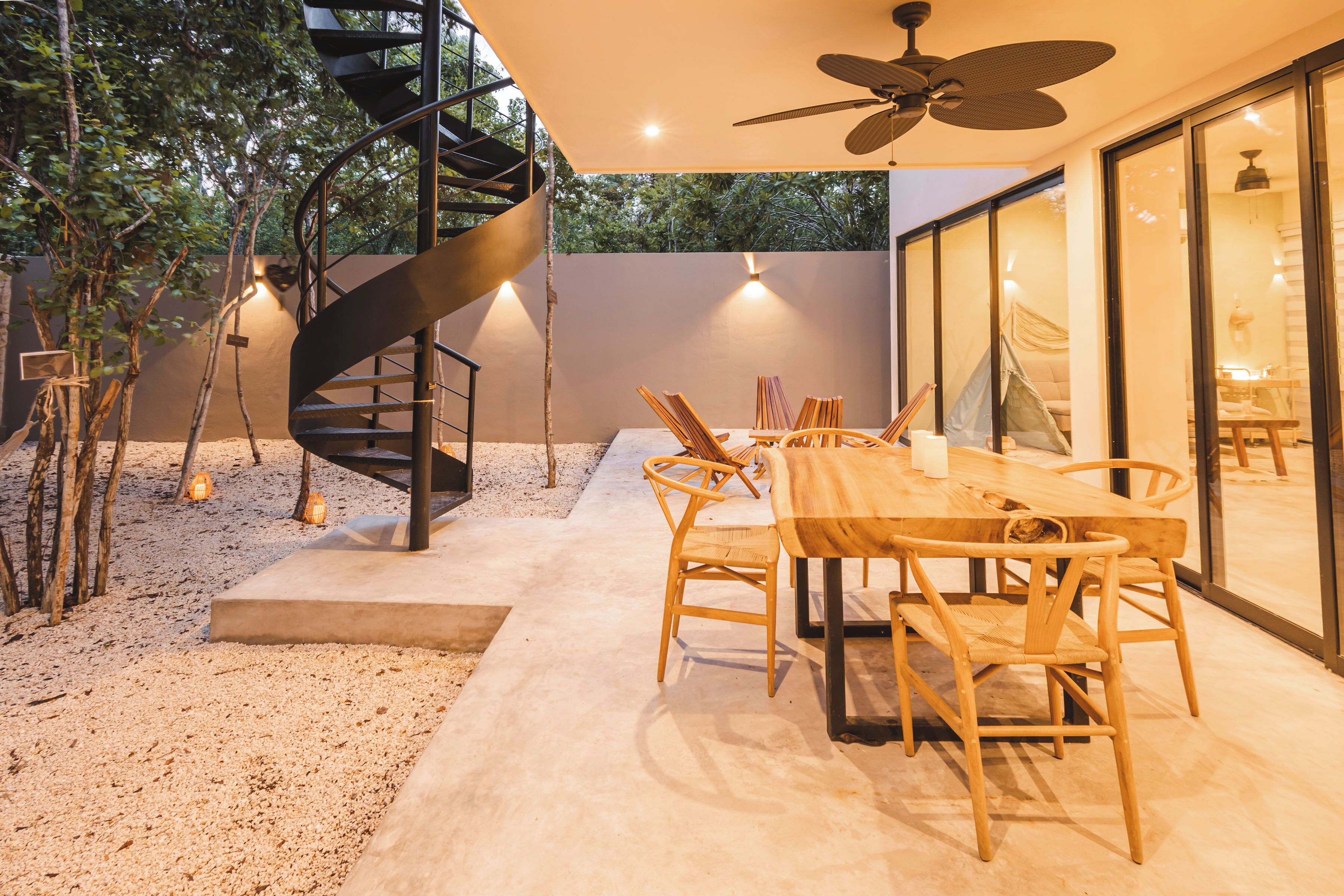 Outdoor dining