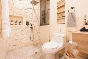 Shower, hair dryer, towels, soap - Luxury Tulum Villa  Private Rooftop + Pool  Sleeps 8 + Highspeed wifi (Tulum)