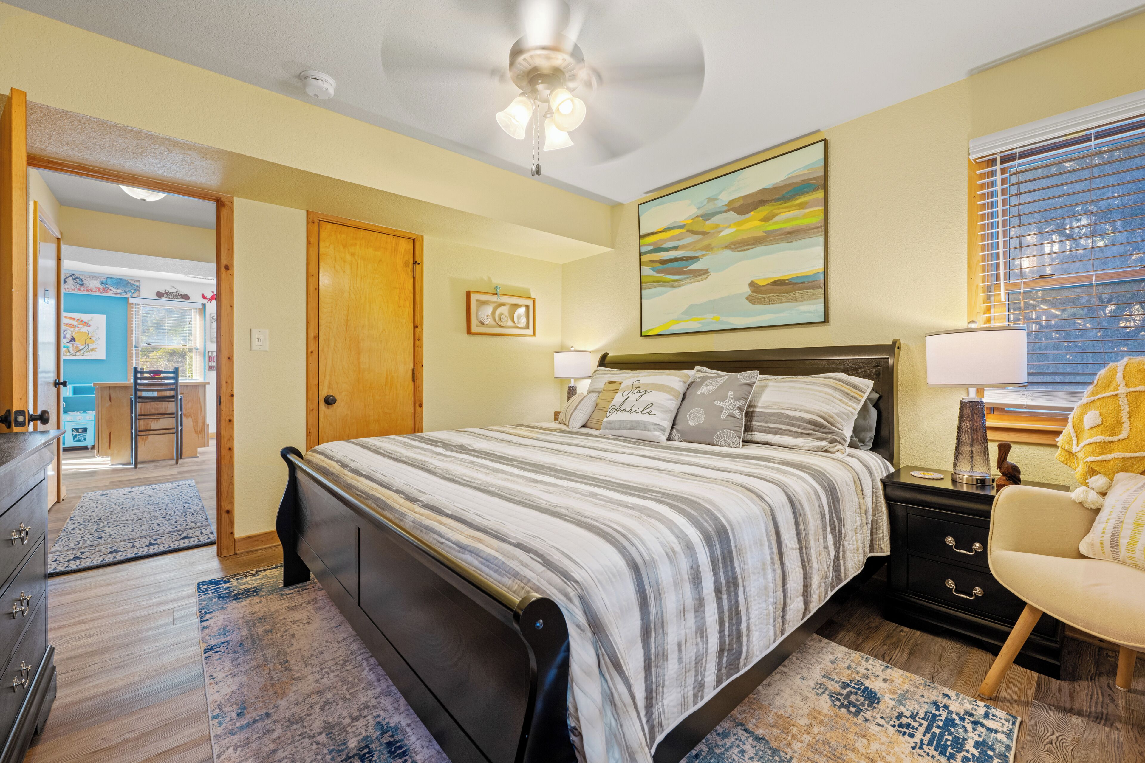 6 bedrooms, desk, iron/ironing board, free WiFi