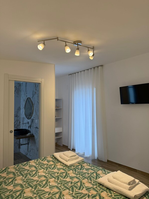 2 bedrooms, WiFi, bed sheets