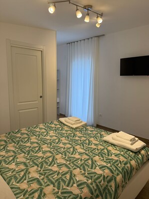 2 bedrooms, WiFi, bed sheets