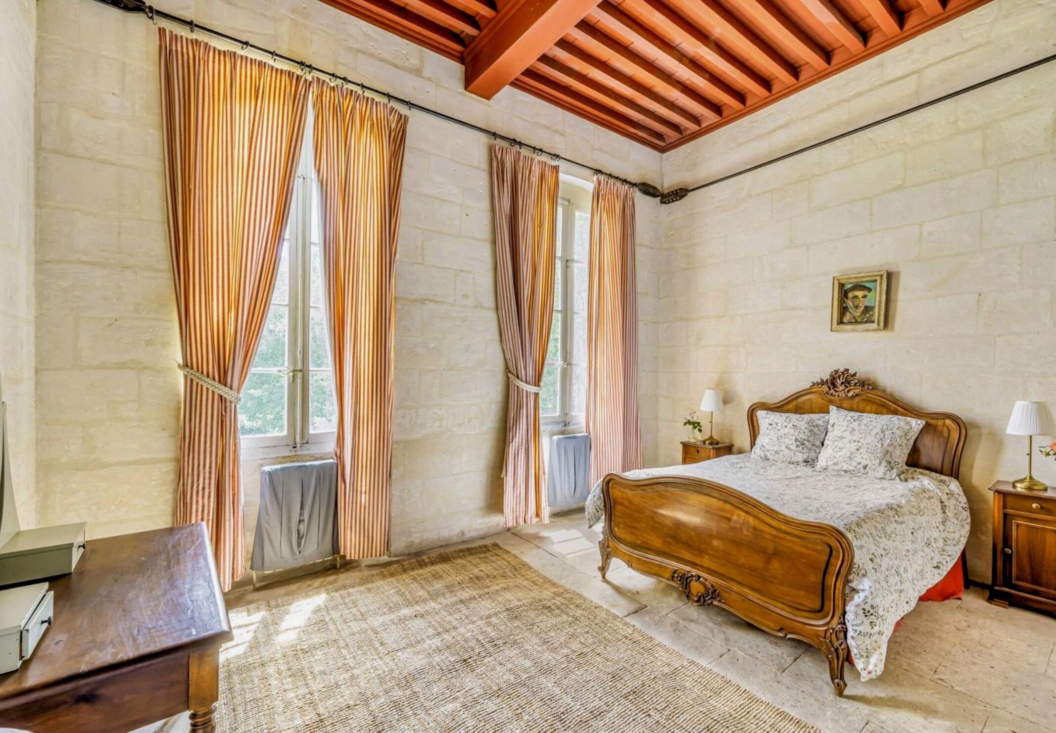 5 bedrooms, iron/ironing board, free WiFi, bed sheets