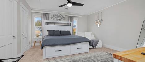 3 bedrooms, desk, iron/ironing board, free WiFi