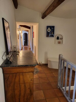 Interior - Quiet Provencal country house on 18000 m² of land (Villecroze)
