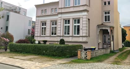 Family-friendly and sunny vacation apartment in Rostock city villa