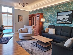 Smart TV - Family-friendly and sunny vacation apartment in Rostock city villa (Rostock)