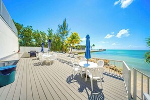 Outdoor dining - Beach Front 2 Bed/ 2 1/2 Bath Updated condo with heated Pool (Key Colony Beach)