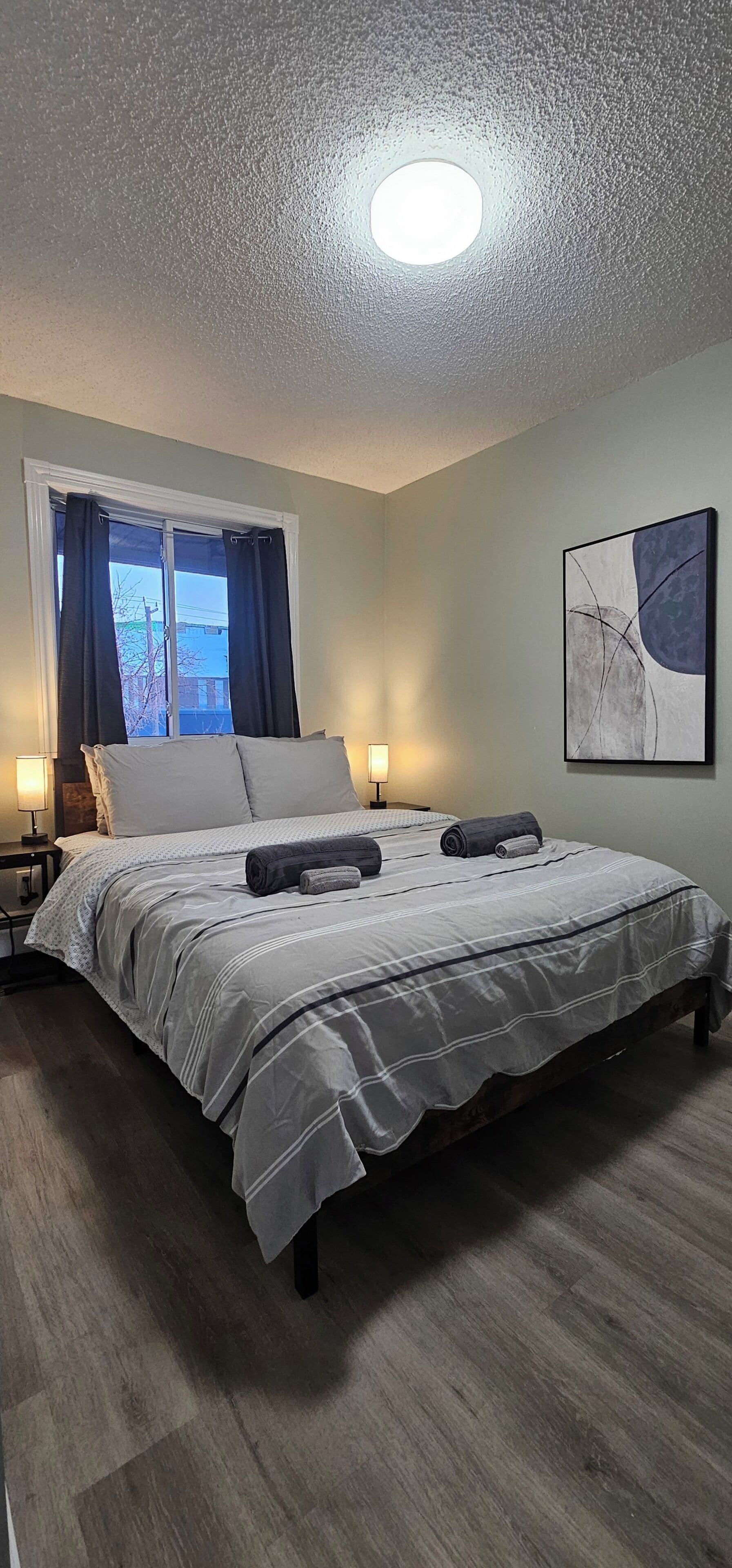 2 bedrooms, iron/ironing board, WiFi